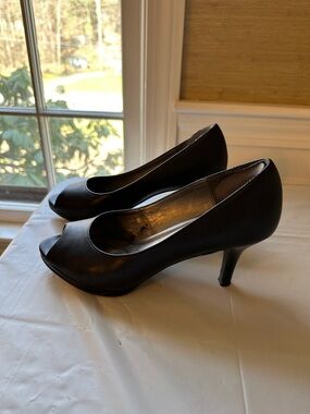 Black Leather Peep-Toe Mid Heels (sz 6.5)
